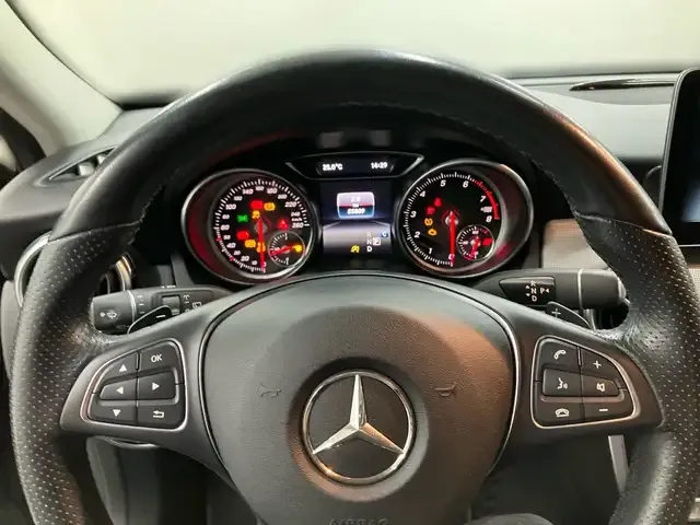 Mercedes-Benz GLA 250