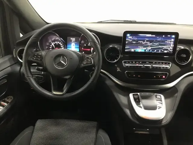 Mercedes-Benz V 220