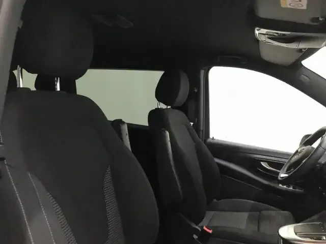 Mercedes-Benz V 220