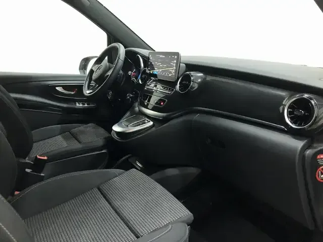 Mercedes-Benz V 220