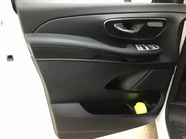 Mercedes-Benz V 220