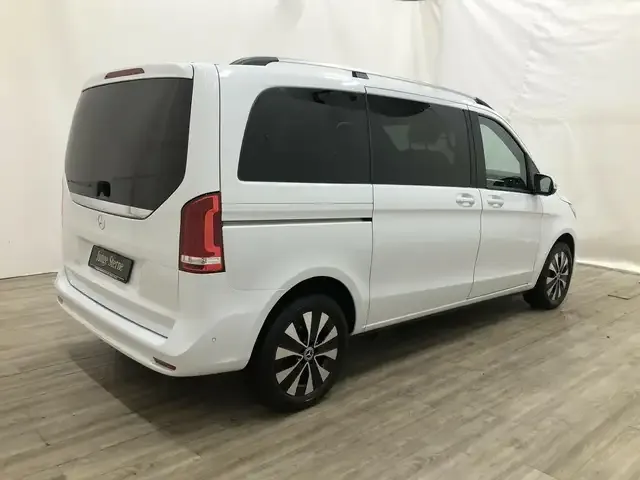 Mercedes-Benz V 220