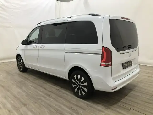 Mercedes-Benz V 220
