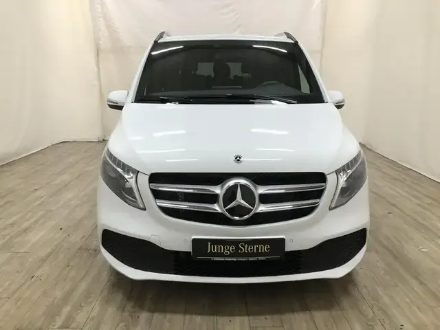 Mercedes-Benz V 220