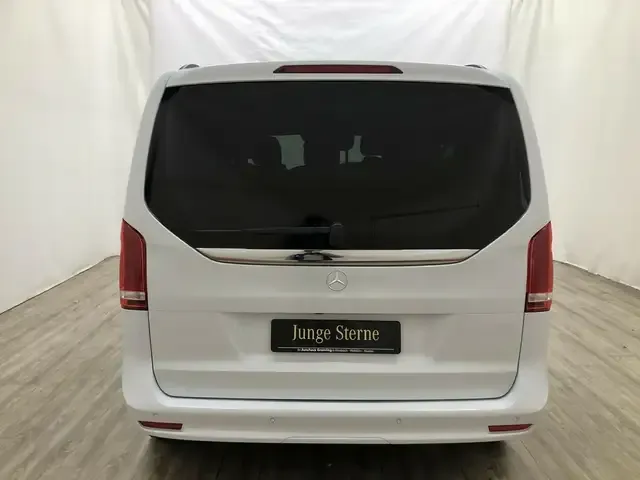 Mercedes-Benz V 220