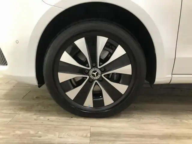 Mercedes-Benz V 220