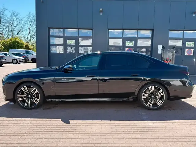 BMW 740