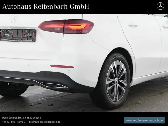 Mercedes-Benz B 180