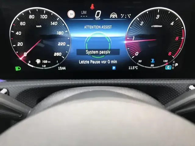 Mercedes-Benz CLA 220
