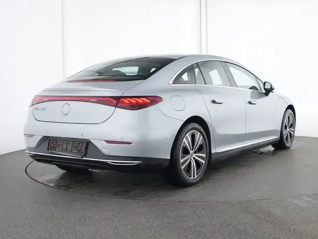 Mercedes-Benz EQE 300