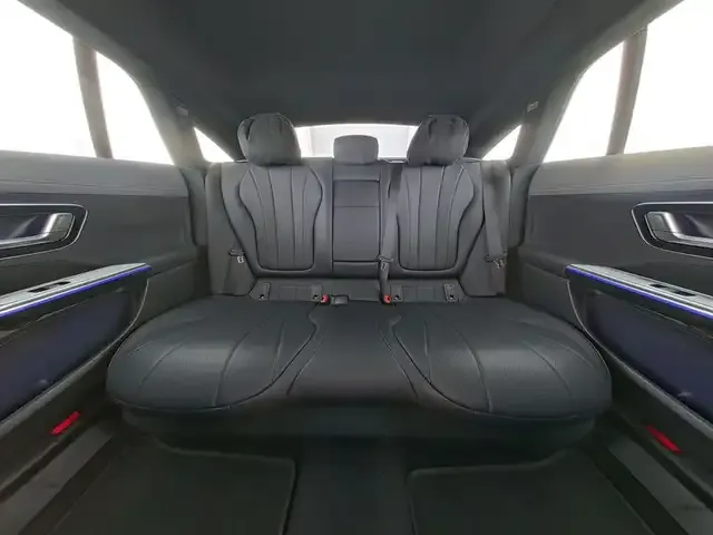 Mercedes-Benz EQE 300