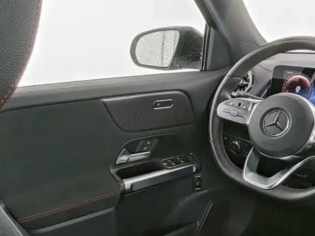 Mercedes-Benz EQB 300