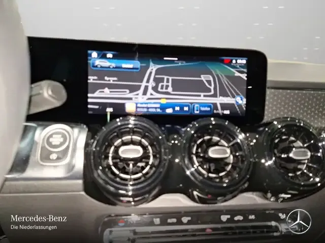 Mercedes-Benz GLB 180