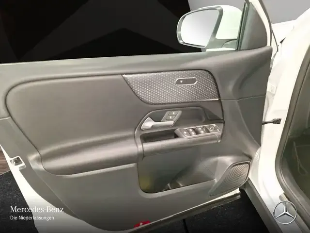 Mercedes-Benz GLB 180