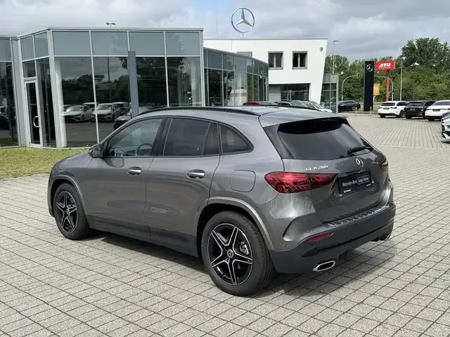Mercedes-Benz GLA 200