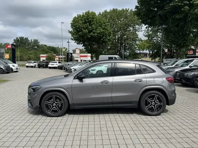 Mercedes-Benz GLA 200
