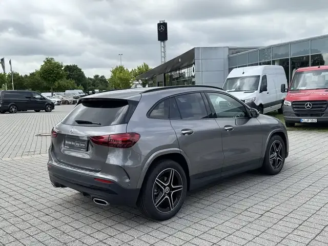 Mercedes-Benz GLA 200