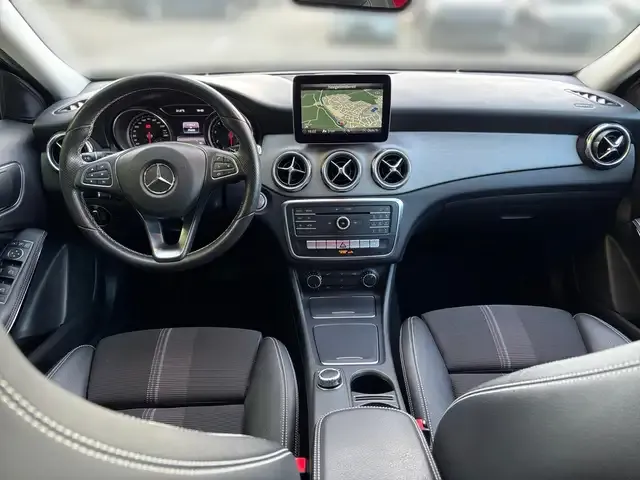 Mercedes-Benz GLA 180