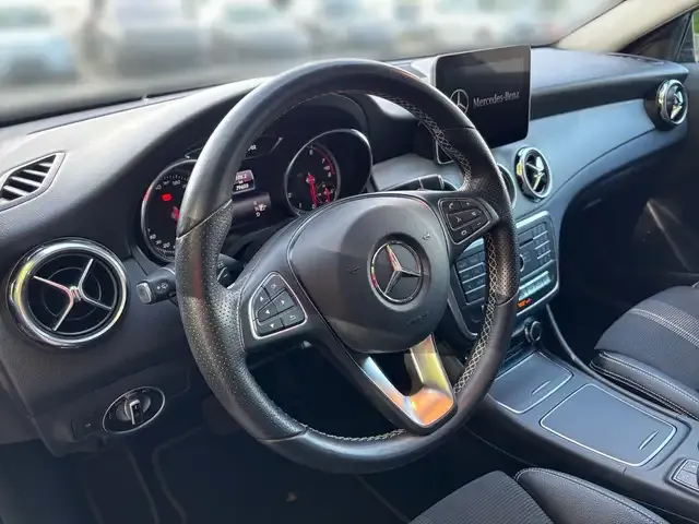 Mercedes-Benz GLA 180