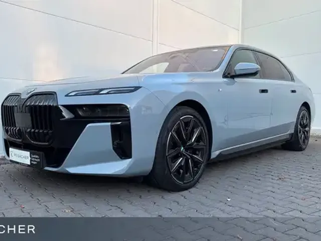 BMW i7