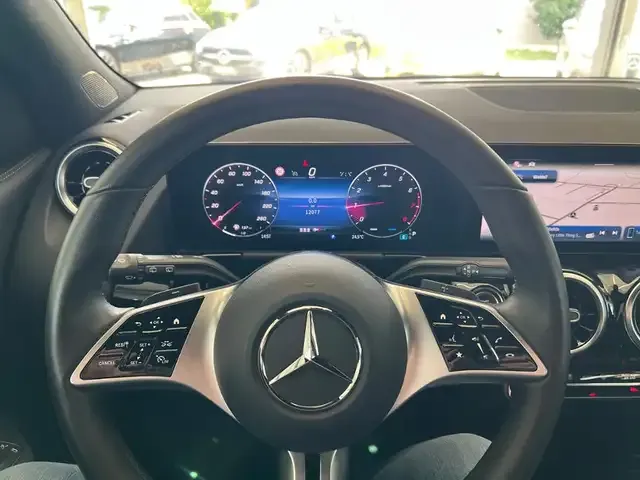 Mercedes-Benz GLA 220