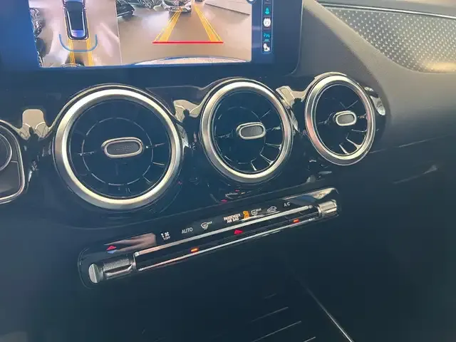 Mercedes-Benz GLA 220