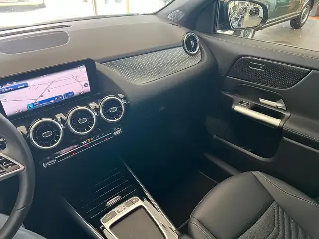 Mercedes-Benz GLA 220