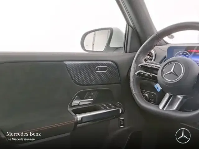 Mercedes-Benz EQB 300
