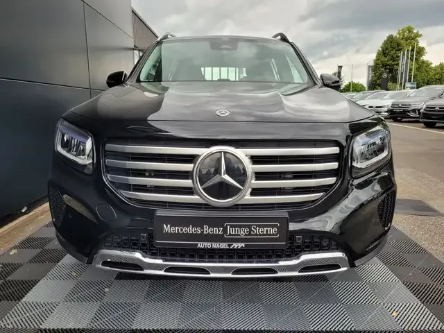 Mercedes-Benz GLB 180