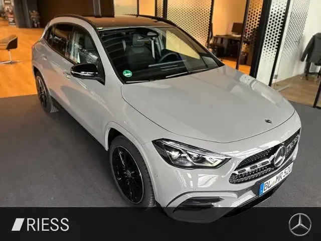 Mercedes-Benz GLA 200