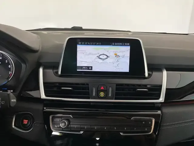 BMW 225
