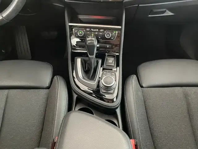 BMW 225