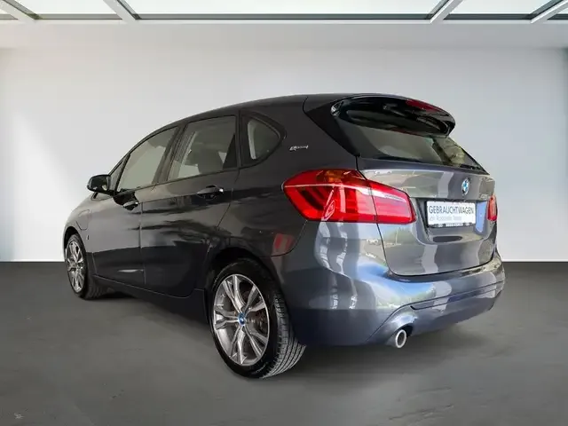 BMW 225