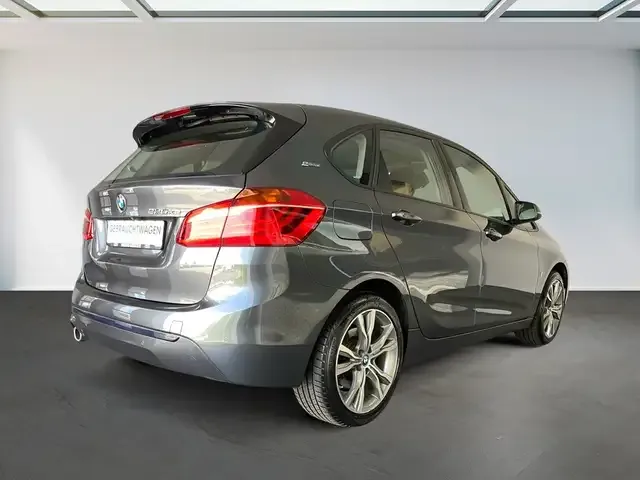 BMW 225