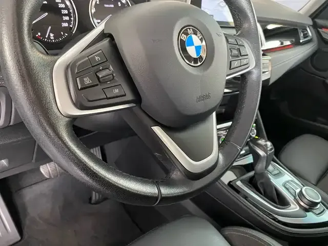 BMW 225