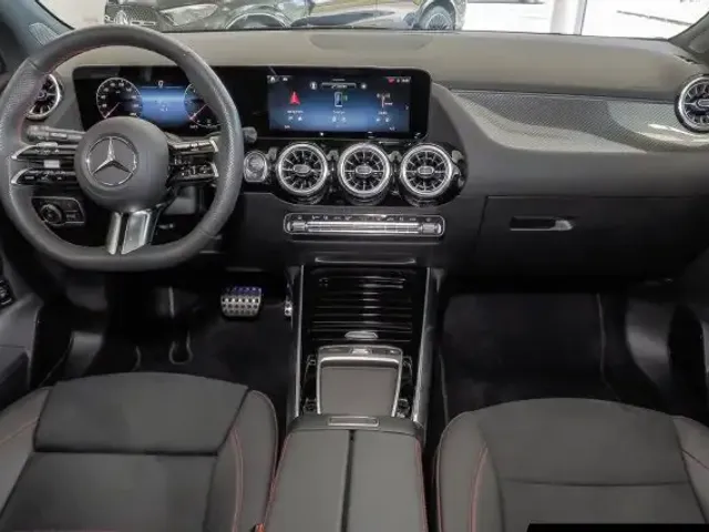 Mercedes-Benz GLA 220