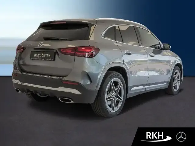 Mercedes-Benz GLA 220