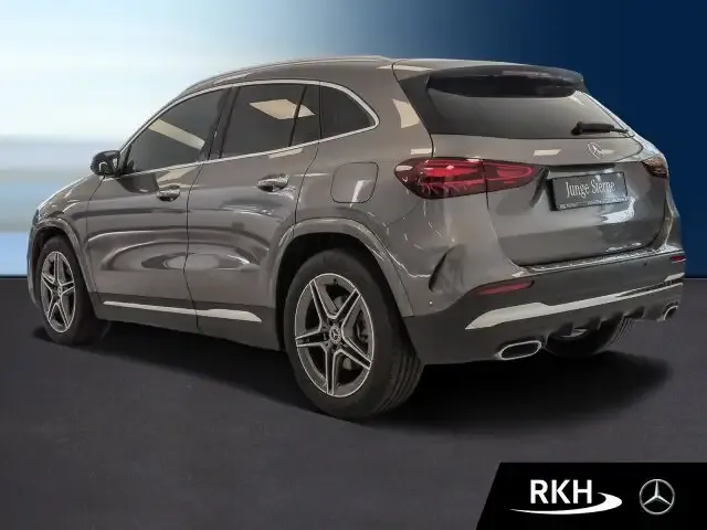 Mercedes-Benz GLA 220