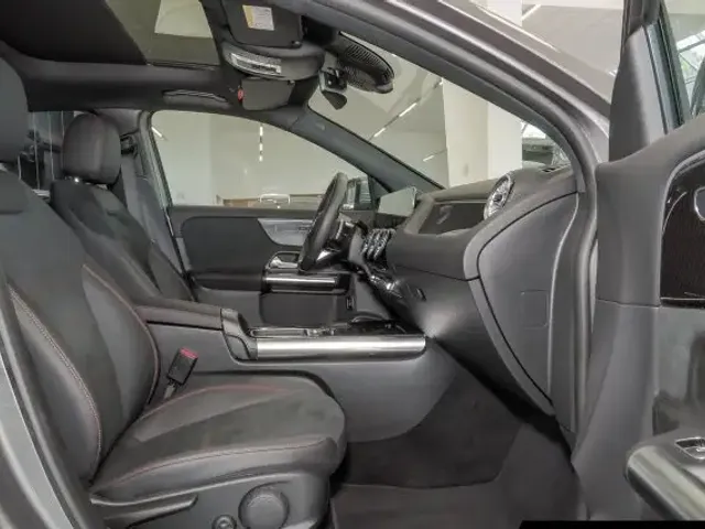 Mercedes-Benz GLA 220