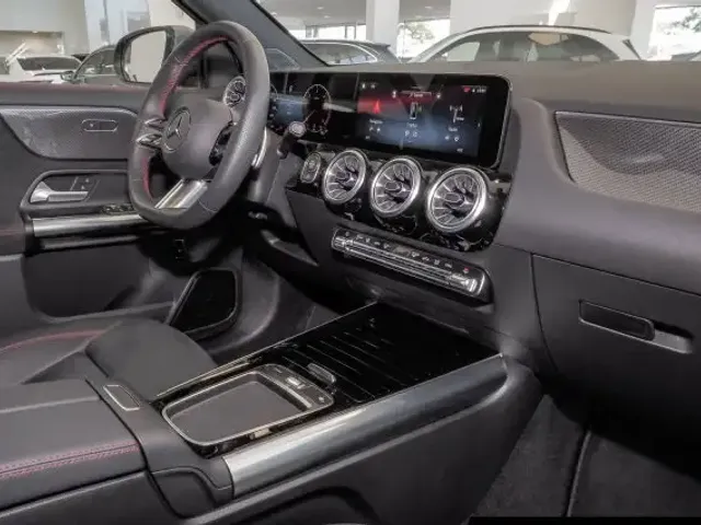 Mercedes-Benz GLA 220