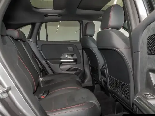 Mercedes-Benz GLA 220