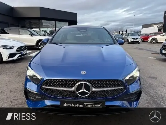 Mercedes-Benz A 220
