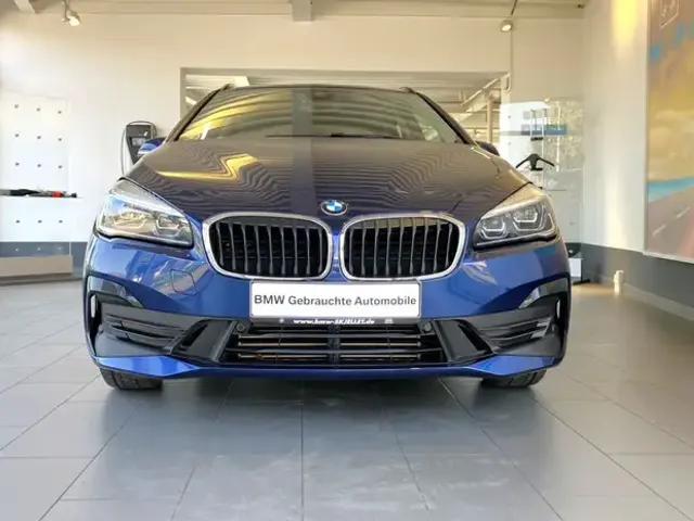 BMW 225