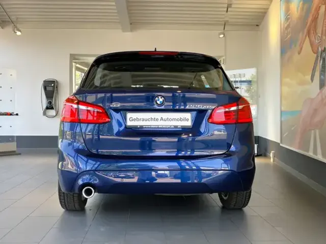 BMW 225