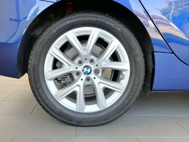 BMW 225