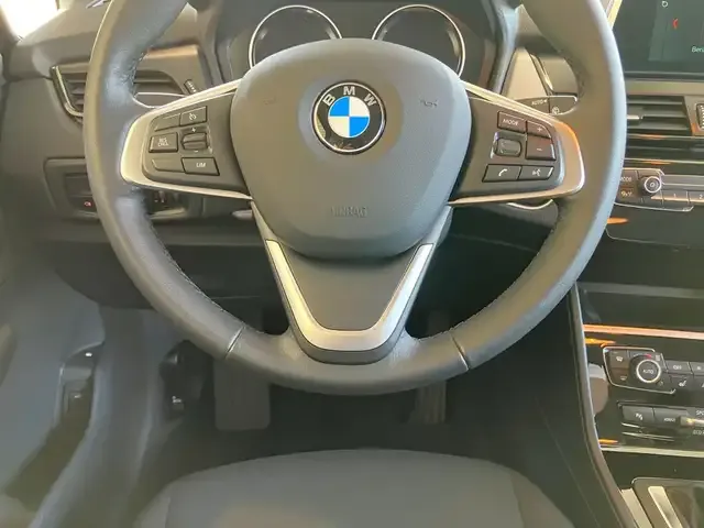 BMW 225