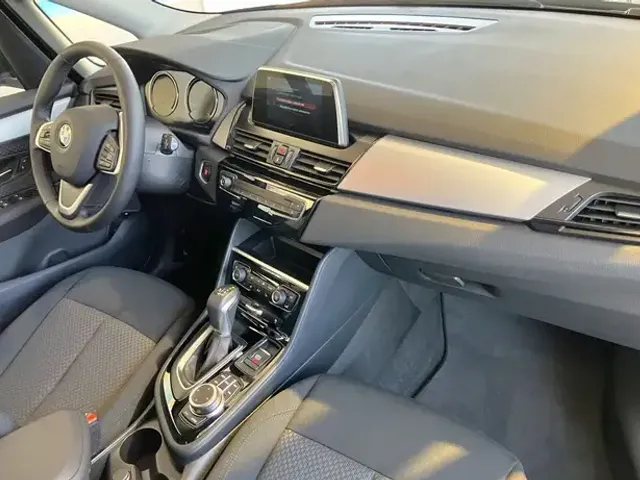 BMW 225