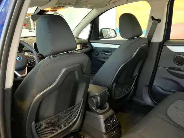 BMW 225