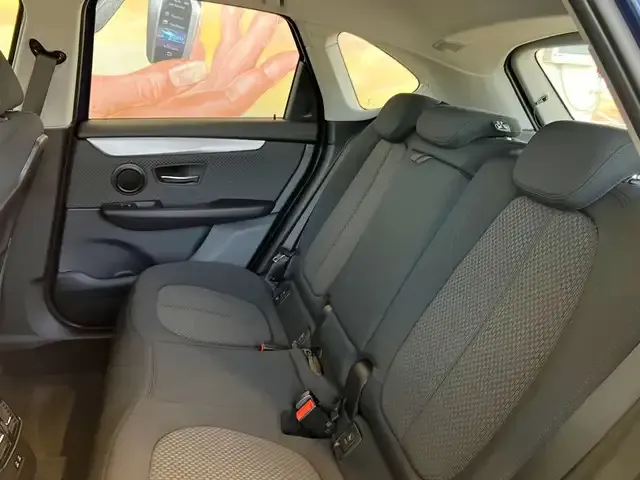 BMW 225