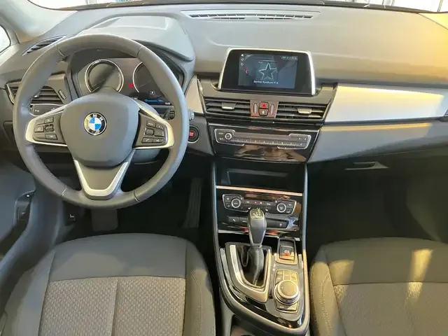 BMW 225